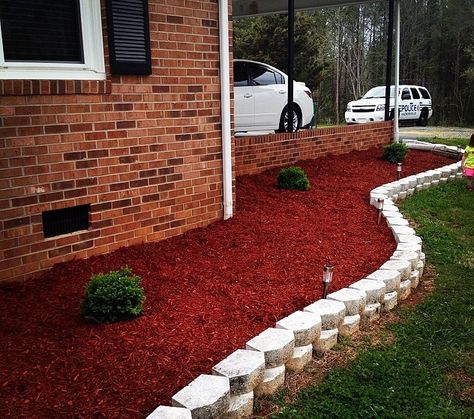 Red mulch!!! Love it. Red Mulch, Front Yards Diy, Mulch Landscaping, Small Front Yard Landscaping, Small Front Yard, Minimalist Garden, Front Yard Garden Design, Lawn And Landscape, Front House Landscaping