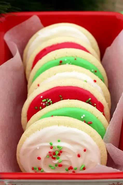 Christmas Sugar Cookies with Cream Cheese Frosting are perfect for the upcoming holiday – Christmas, especially for those who like sugar cookies on their Christmas plates Sugarcookies Christmas, Sugar Cookies With Cream Cheese, Cookie Frosting Recipe, Cookies With Cream Cheese Frosting, Cookies With Cream Cheese, Childrens Baking, Cookies Cream, Cheese Cookies, Cream Cheese Cookies