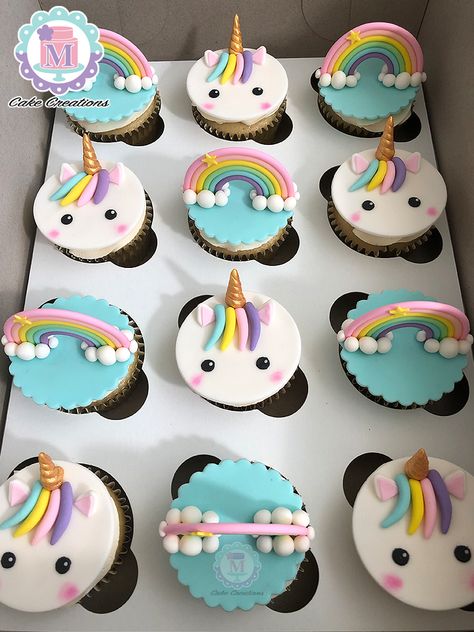 Unicorn fondant cupcakes Fondant Cupcake Toppers Birthday, Fondant Cupcakes Ideas, Unicorn Fondant Cake, Unicorn Cupcake Topper, Cakes Unicorn, Cake Puck, Animal Fondant, Kue Fondant, Cupcakes With Fondant