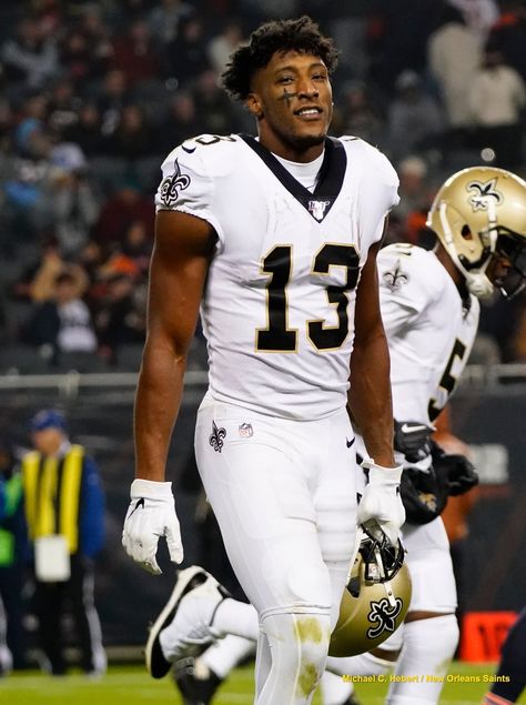 Michael Thomas Saints, New Orleans Saints Wallpaper, Saints Wallpaper, Nfl Saints, Dallas Cowboys Shirts, Lsu Tigers Football, Celebrity Aesthetic, New Orleans Saints Football, Men Bodies