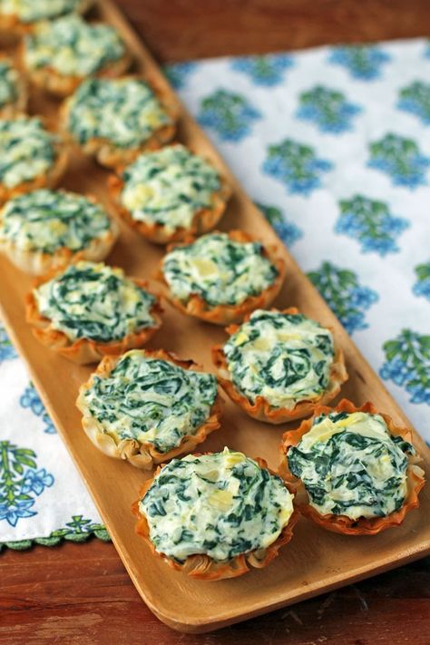 Spinach Artichoke Dip Tartlets - Emily Bites Ordourves Appetizers Parties, Veg Appetizers For Party, Vegetable Finger Foods, Bitesize Appetizers, Tart Appetizer, Healthy Appetizers For Party, Easy Spinach Artichoke Dip, Vegetarian Appetizer Recipes, Chicken Marsala Pasta