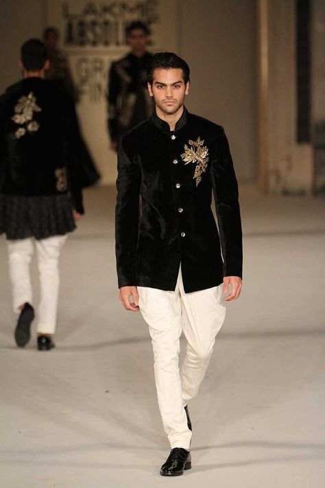 Royal Indian Wedding Outfits For Men, Rohit Bal Menswear, Coat Pant For Men Wedding, Indian Wedding Outfits For Men, Coat Pant For Men, Boys Dresses, Indian Wedding Suits Men, Rich Outfits, Mens Indian Wear