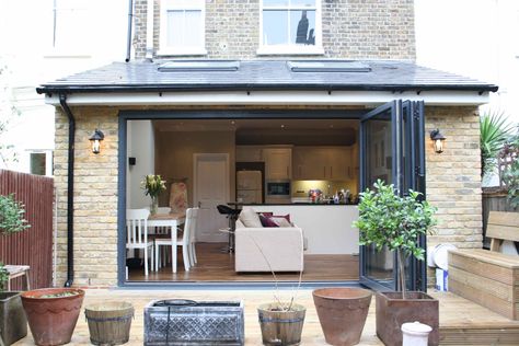 Beautiful rear kitchen extension constructed by Simply Extend for a client in Earlsfield. Rear Kitchen Extension, Rear Extension Ideas, Terrace Extension, Small House Extensions, Extension Veranda, Side Return Extension, Kitchen Diner Extension, Garden Room Extensions, House Extension Plans