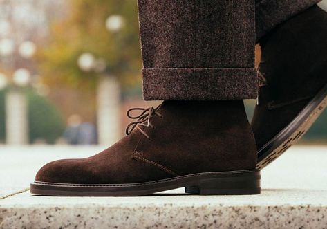 Brown Suede Dress Shoes Men, Best Business Casual Shoes, Mens Business Casual Shoes, Minimalist Sneakers, James Bond Style, Business Casual Shoes, Monk Strap Shoes, Leather Chelsea Boots, Desert Boots