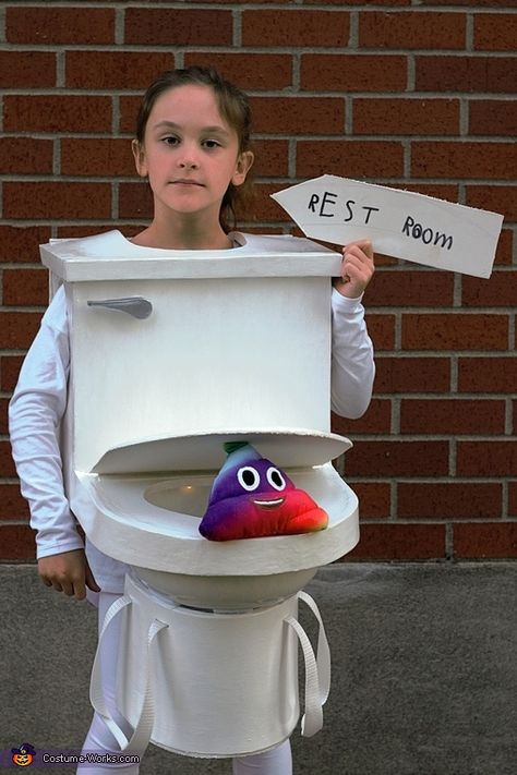 Candice: My 7-year-old daughter insisted on being a toilet for Halloween this year. At first, I tried to convince her to be something else out of concern people might make fun... Toilet Costume Kids, Toilet Costume, Homemade Costumes For Kids, Fancy Dress Costumes Kids, Paper Costume, Best Costume Ever, Halloween Costumes 2014, Quick Halloween Costumes, Halloween Costumes For 3