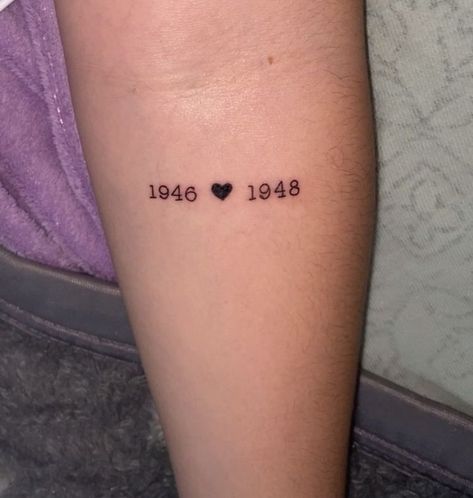 Date Tattoo On Ribs, Minimalist Grandparents Tattoo, Tattoos To Get For Grandparents, Parents Birthdate Tattoo, Grand Parent Tattoo, Dates Tattoos For Women, Small Tattoos Memorial, Tattoo Idea For Grandparents, Tattoos For Your Grandparents