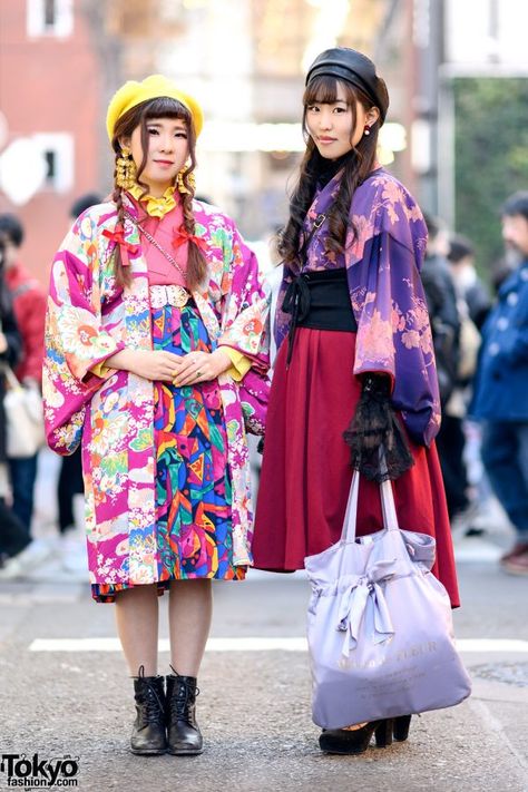 Colorful Vintage Kimono Street Styles w/ Mamechiyo Modern, MIIA, Maison De Fleur & Shimamura Kimono Street Style, Colorful Streetwear, Kimono Styles, Fashion Kimono, Japanese Student, Harajuku Street Style, Outrageous Fashion, Lace Turtleneck, Harajuku Japan