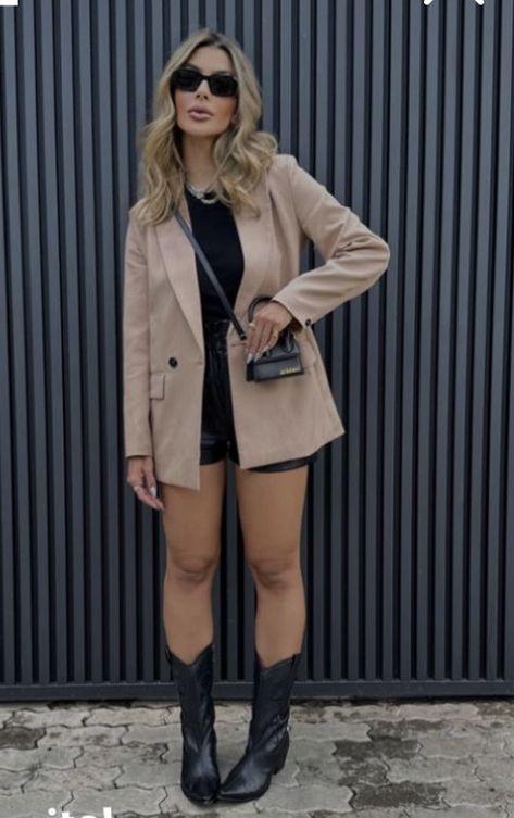 Look Bota Country, Bota Western Look, Blazer And Cowboy Boots, Look Bota Western, Casual Cowboy Boots Outfit, Tennessee Fashion, La Outfit, Bota Western, Western Boots Outfit