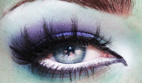 Halloween Eye Makeup Based Off Of Monster High . Masquerade Costumes Halloween, Monster High Birthday Party, Howleen Wolf, Monster High Aesthetic, Monster Makeup, Monster High Party, Halloween Eye Makeup, Frankie Stein, High Aesthetic