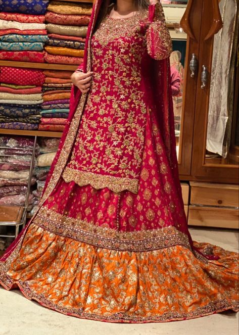 Farshi Garara Design, Farshi Lehnga Pakistani Bridal, Farshi Sharara Pakistani, Farshi Lehenga, Bridal Gharara, Bridal Sharara, Latest Bridal Lehenga Designs, Pakistani Bridal Dress, Red Bridal Dress