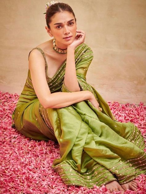 a 3R 3 Green Saree Look, Punit Balana, Aditi Rao Hydari, Aditi Rao, Organza Silk Saree, Modern Saree, Kids Lehenga, Saree Poses, Saree Photoshoot