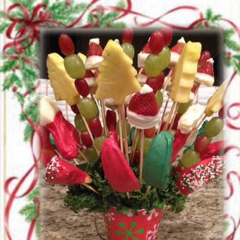 Christmas Fruit Bouquet Christmas Fruit Bouquet, Edible Fruit Arrangements, Homemade Fruit Snacks, Bouquet Christmas, Fruit Bouquet, Homemade Coconut Oil, Fruit Diy, Fruit Creations, Healthy Fruit Smoothies