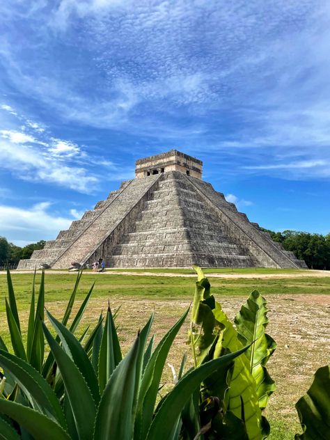 Chichen Itza on a sunny day in Yucatan, Mexico 7 World Wonders, Downtown Cancun, Chichen Itza Mexico, Jungle Mural, Wonder Of The World, 7 Wonders, Yucatan Mexico, Twin Peaks, Chichen Itza