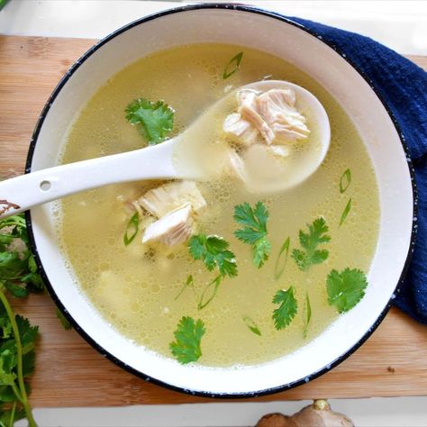 Delicious healthy chicken soup with tender chunks of chicken in a rich broth with a pure chicken flavor and subtle hints of ginger and scallion. Chicken Ginger Soup, Clear Chicken Soup, Ginger Chicken Soup, Healthy Chicken Soup, Clear Soup, Simple Chicken, Heart Food, Chicken Flavors, Chicken Soup