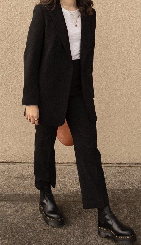 Tomboy Outfits Professional, Lawyer Outfits Women Aesthetic, Urban Formal Outfits, Indie Formal Outfits, Fancy Restaurant Hostess Outfit, Soft Goth Work Outfits, Professional Outfits Masc Women, Queer Professional Outfits, Formal Fits Women Aesthetic