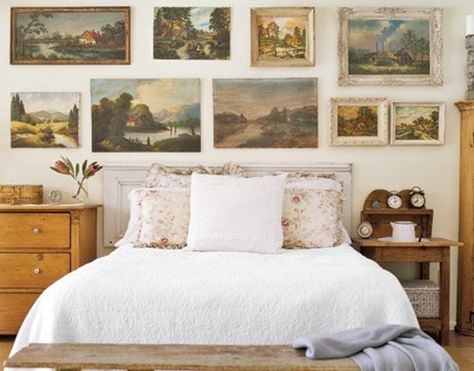 bedroom with paintings country living Mismatched Nightstands, Shabby Chic Romantic Bedroom, Old World Home, Shabby Chic Bedroom Furniture, Art Romantic, Прикроватные Тумбочки, Shabby Chic Bedroom, Shabby Chic Bedrooms, Casa Exterior