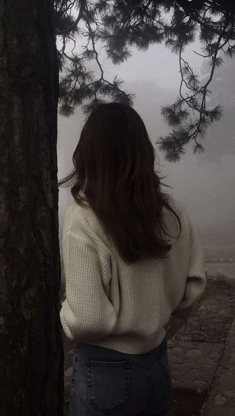 Foggy Weather, Bridal Photography Poses, Black Pink Background, Lonely Girl, Mysterious Girl, Alone Photography, Bad Friends, Gloomy Day, Cloudy Day