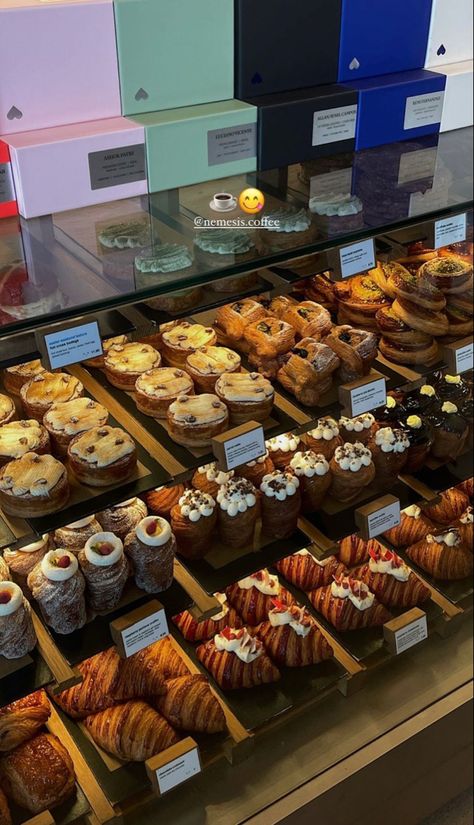 Cafe Treats Aesthetic, Croissant Display Ideas, Dessert Cafe Aesthetic, Cute Bakery Aesthetic Interior, Cafe Food Display, Croissant Display, Cafe Baked Goods, Cozy Bakery Aesthetic, Bakery Shop Aesthetic