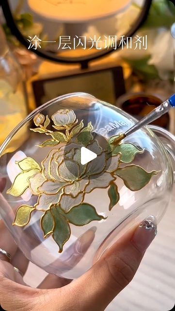 Glass Painting Jars Ideas, Liquid Glass Art, How To Paint Glassware, Glass Can Design Ideas, Glass Painting Videos, Liquid Glass Projects, How To Paint Glass Bottles, Glass Painting Designs Glass Painting Designs Creative, Glass Bottles Art Diy