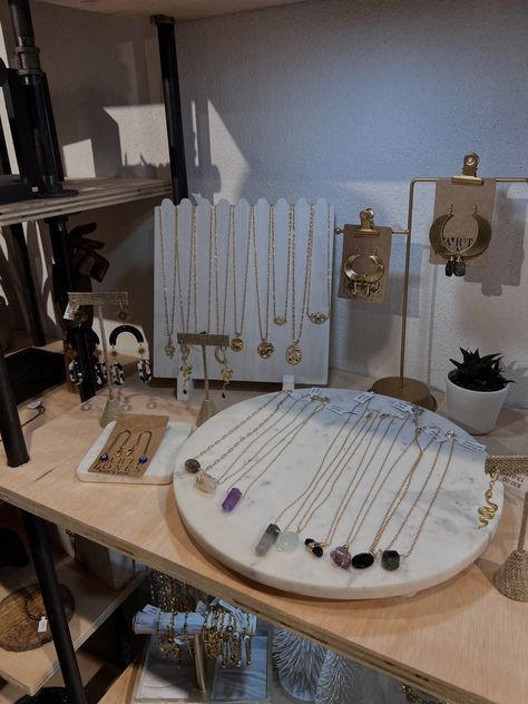 Market Table Set Up Jewelry, Jewelry Pop Up Shop Ideas, Boutique Accessories Display, Market Set Up Ideas Jewelry, Pop Up Jewelry Display, Jewelry Table Display Ideas, Jewelry Fair Display, Mouse Melon, Jewelry Vendor Display