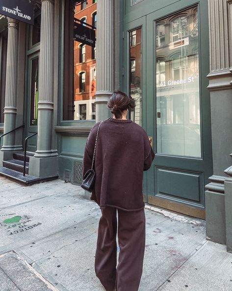 chocolate lover 🍫 @dissh . . . . . Fall ootd, monochrome ootd, fall trends, Pinterest style, trouser outfits, oversized style, nyc street style, Chanel classic flap bag, look book, Pinterest aesthetic, outfit ideas Book Pinterest, Chanel Classic Flap Bag, Fall Ootd, Pinterest Style, Nyc Street Style, Ootd Fall, Classic Flap Bag, Trouser Outfits, Nyc Street