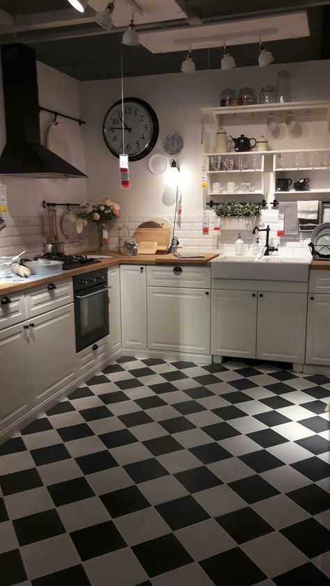 Chess Tiles Kitchen, Chess Floor Living Rooms, Chess Floor Kitchen, Black And White Tile Kitchen Floor, Chess Flooring, Chess Floor, White Tile Kitchen Floor, Dark Wood Kitchen Cabinets, Classy Kitchen