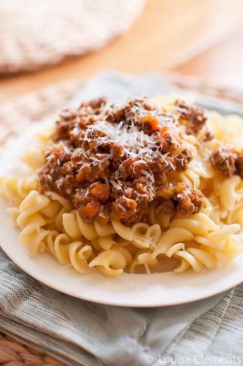 Macaroni Bolognese, Homemade Bolognese Sauce, Italian Meat Sauce, Homemade Bolognese, Bolognese Pasta, Pasta Sauce Recipe, Pasta Bolognese, Fall Evening, Italian Meats