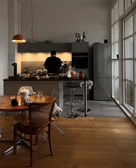 Modern Kitchen Small Space, Nice Apartments Interior, Nyc Kitchen Apartment, Student Apartment Aesthetic, Apartment Aesthetic Kitchen, Low Ceiling Kitchen, Small Nyc Apartment, Apartment For Two, Apartment Kitchen Aesthetic