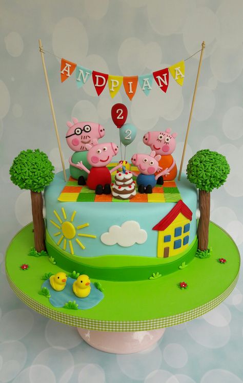 Tortas Peppa Pig, Pig Birthday Decorations, Peppa Pig Birthday Decorations, Peppa Pig Birthday Cake, Pig Birthday Cakes, Pig Birthday Party, Peppa Pig Cake, Family Cake, Peppa Pig Birthday Party