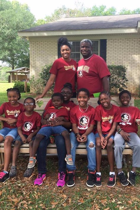 A Couple Adopted 7 Siblings Separated By Foster Care — Yes, All 7! 7 Siblings, Adoption Ideas, Define Family, Motherhood Advice, Big Families, Adoption Stories, Parenting Memes, Prayer Board, Foster Care