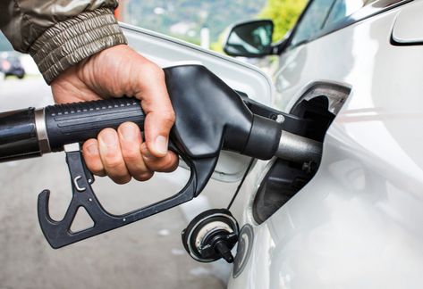 10 Easiest Ways To Find The Cheapest Gas In Your Area How To Clean Headlights, Pompe A Essence, Fuel Prices, Gas Lights, Diesel Cars, Gas Mileage, Gas Pumps, Gas Prices, What Really Happened