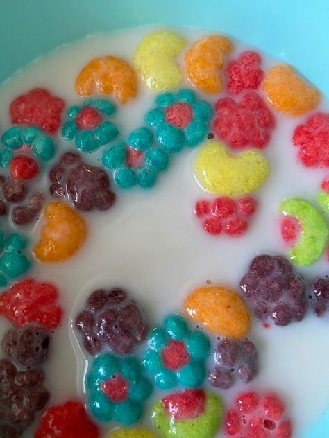 trix cereal, snack, my favorite unhealthy cereal, so spring austhetic looking Pill Cereal, Cereal Aestethic, Aesthetic Cereal, Janecore Aesthetic, Cereal Fruity Pebbles, Alice Core, 2000s Cereal, Weird Cereal Flavors, Nature's Cereal Aesthetic