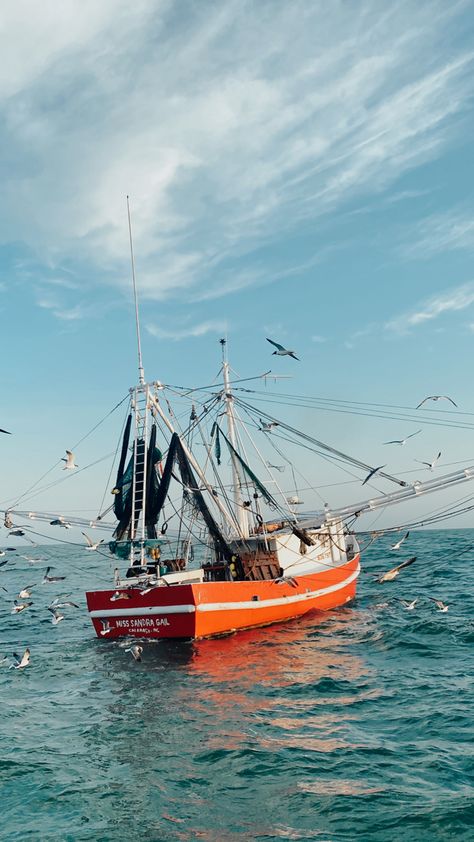 Crab Fishing Aesthetic, Boat Fishing Aesthetic, Fishing Boat Photography, Ocean Fishing Aesthetic, Fishing Aesthetic Ocean, Fishing Boat Aesthetic, Atlantic Ocean Aesthetic, Fishing Boat Names, Fisherman Aesthetic