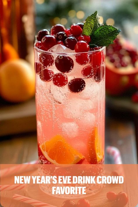 A festive punch bowl with sparkling rose and fresh fruit, perfect as a New Year’s Eve drink for a crowd to toast at midnight. Drink For A Crowd, Rose Punch, Dinner For A Crowd, Cocktails For A Crowd, New Years Eve Menu, New Years Eve Drinks, Chocolate Mousse Cups, Party Side Dishes, Christmas Drinks Recipes