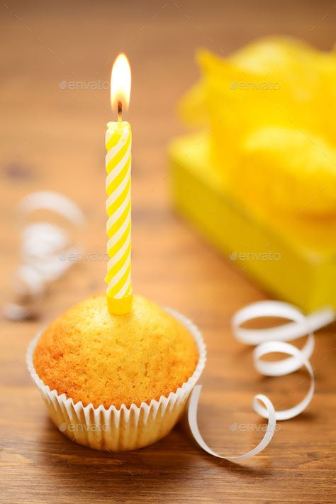 Birthday Biscuits, Homemade Birthday, Yellow Candles, Yellow Birthday, Happy Birthday Candles, Homemade Muffins, Birthday Cake With Candles, Photo Candles, Candle Cake