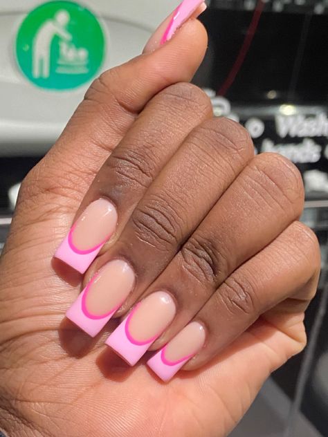 cute french summer tips dark and light pink Pink French Tip With Hot Pink Outline, Pink Outline French Nails, Pink French Tip Outline Nails, Short Square Nail Designs Pink, Fun French Tip Nails Square, Pink Nail French, Summer French Tip Nails Square, Square Pink French Tip Nails, Outlined French Tip Nails