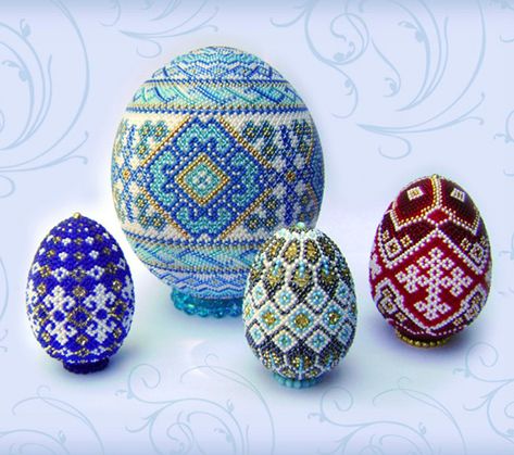 marinache.gallery.ru Beaded Easter Eggs, Easter Egg Pattern, Decorated Eggs, Seed Bead Crafts, Holiday Beading, Easter Egg Designs, Easter Egg Crafts, Egg Crafts, Beaded Boxes