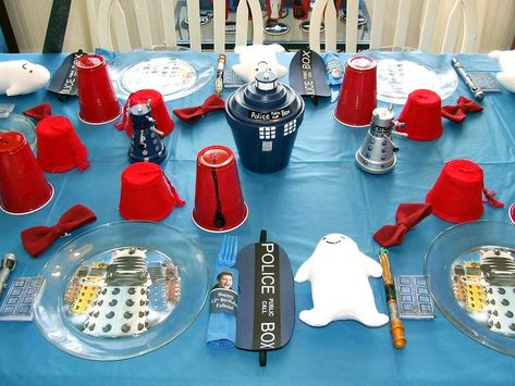 D.I Y Doctor Who themed Party Ideas. Free Downloadable Police Box invitations, make your own Dalek plates, Fez cups, napkin holders and more decor ideas. Doctor Who Themed Party, Dr Who Party Ideas, Doctor Who Party Ideas, Jewelry Party Ideas, Free Fanart, Alien Outfit, Ten Birthday, Hens Night Ideas, Doctor Who Birthday