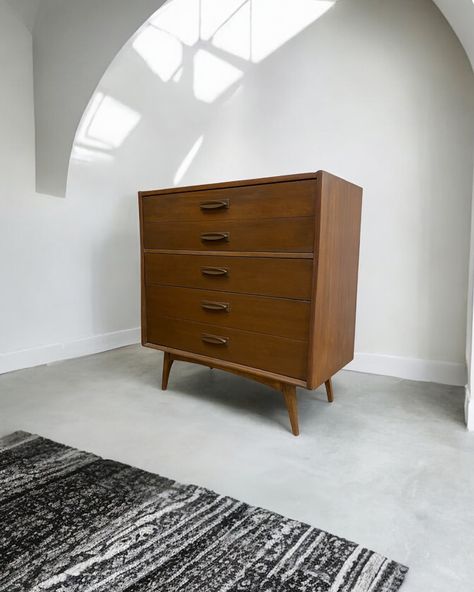 Classic mid century walnut dresser with simple wooden pulls. Dimensions and info at youngbloodvintage.com. #forsale #midcenturymodern #midcentury #glenview #vintage Walnut Dresser, Midcentury Modern, Dresser, Walnut, Mid Century, Quick Saves