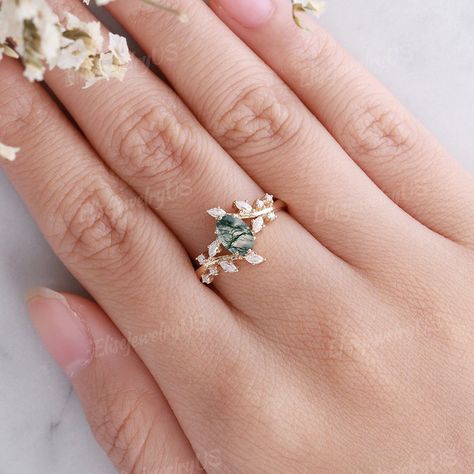 Engagement Rings Cottage Core, Green Promise Rings With Nature-inspired Style, Promise Rings Moss Agate, Vintage Engagement Rings Gold, Green Gemstone Rings Nature-inspired, Moissanite Engagement Ring Gold, Nature-inspired Moss Agate Rings, Luxury Nature-inspired Moss Agate Rings, Wedding Ring Shapes