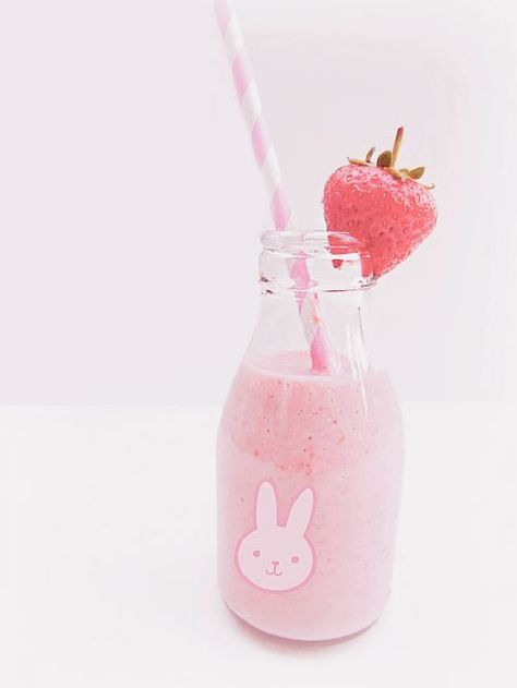 Glace Fruit, Tout Rose, Pink Drink, Japanese Candy, Pink Foods, Pastel Pink Aesthetic, Strawberry Milk, Kawaii Food, Kawaii Shop