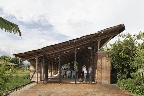 Gallery of Community Sewing Workshop Amairis / RUTA Arquitectura - 24 Workshop Space Design, Woodland Yard, Outdoor Workshop, Workshop Architecture, Wooden Workshops, Architecture Drawing Presentation, Bamboo House Design, Sewing Factory, Bamboo Architecture