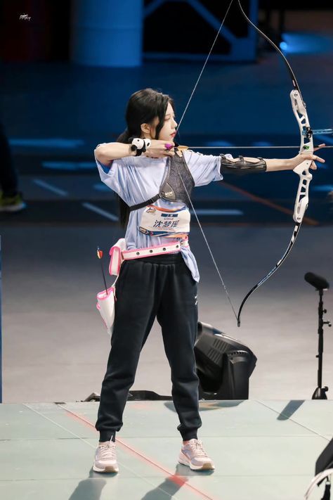 Kyudo Uniform, Archer Uniform, Archery Uniform, Archery Poses, Olympic Archery, Archery Aesthetic, Good Luck Gif, Archery Women, Archery Girl