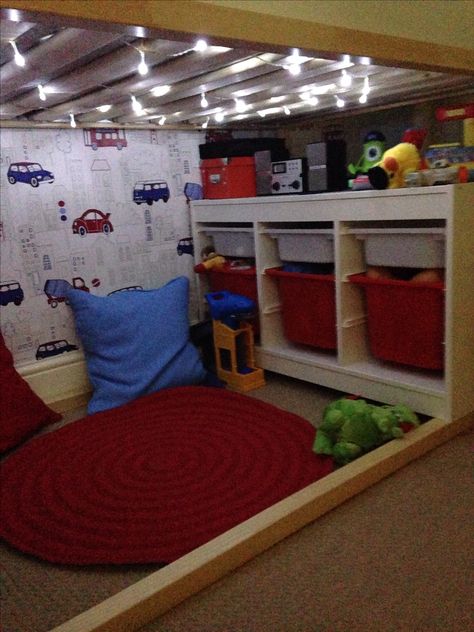 End storage under loft bed Kura Bed Ideas, Kura Bed Hack, Diy Storage Bed, Ikea Kura Bed, Superhero Bedroom, Kura Bed, Ikea Kura, Bunk Beds With Stairs, Bed Bug