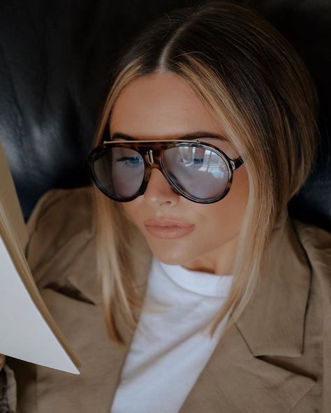 Chloe Robertson on Instagram: “Because you all loved the glasses so much... ✨☕️ #parisstyle #parisianstyle #streetstyleparis #parisstreetstyle #minimalstreetstyle…” Aviator Glasses Outfit, Aviator Glasses Aesthetic, Blue Sunglasses Outfit, Aviator Glasses For Women, Blue Tinted Glasses, Aviator Sunglasses Women, Glasses Women Fashion Eyeglasses, Tinted Aviator Sunglasses, Retro Aviator Sunglasses