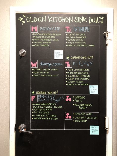 Kitchen White Board Ideas, White Board In Kitchen, Chalkboard To Do List Ideas, Kitchen Schedule Board, Chore Whiteboard, Chalk Chore Board, Chalkboard Schedule, Chalkboard Chores Ideas, Chalkboard Chore Chart