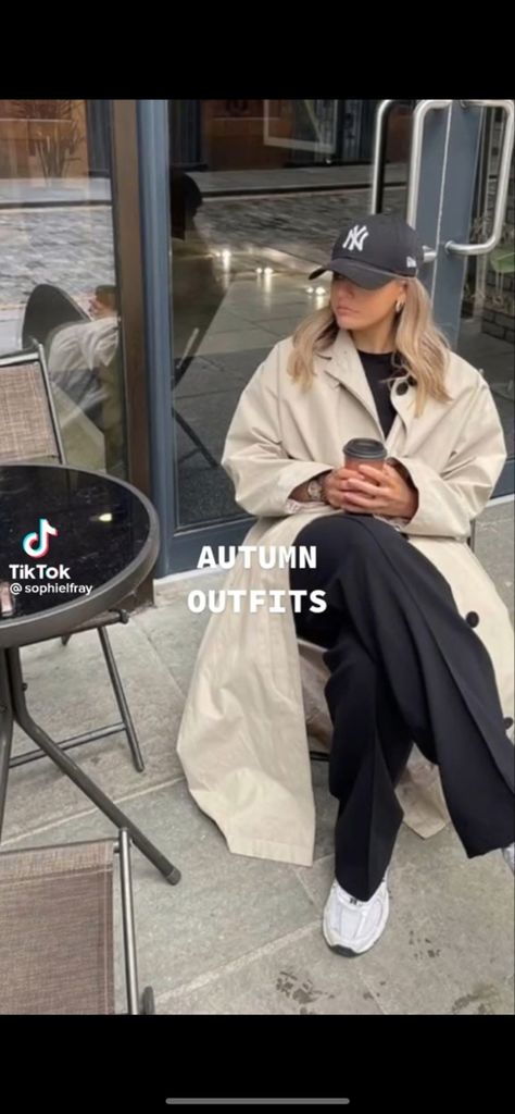 Outfit Rain, Rain Trench Coat, Trench Coat Outfit, Tiktok Outfits, Fall Fit, Coat Outfit, Alan Walker, Rain Coat, Coat Outfits