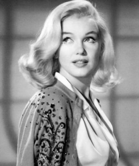 classic hollywood marilyn monroe shoulder length hairstyles Hair Test, The Misfits, Joe Dimaggio, Jean Harlow, Richard Avedon, Marilyn Monroe Photos, Marlene Dietrich, Norma Jean, Actrices Hollywood