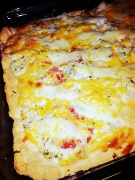 Fresh Tomato #Pie recipe using Bisquick, Mozzarella and Monterey Jack cheese, Mayo, onion Tomato Pie With Bisquick, Bisquick Tomato Pie Recipe, Pies Savory, Tomato Pie Recipe, Meat Meals, Tomato Dishes, Vegetarian Casserole, Fresh Tomato Recipes, Bisquick Recipes