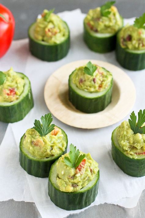 Greek Avocado and Feta Cucumber Cups #greek #avocado #cucumber Feta Cucumber, Avocado Appetizer, Cucumber Cups, Avocado Recipes Healthy, Avocado Dessert, Healthy Appetizer, Healthy Appetizer Recipes, Grilled Fruit, Stuffed Avocado Healthy